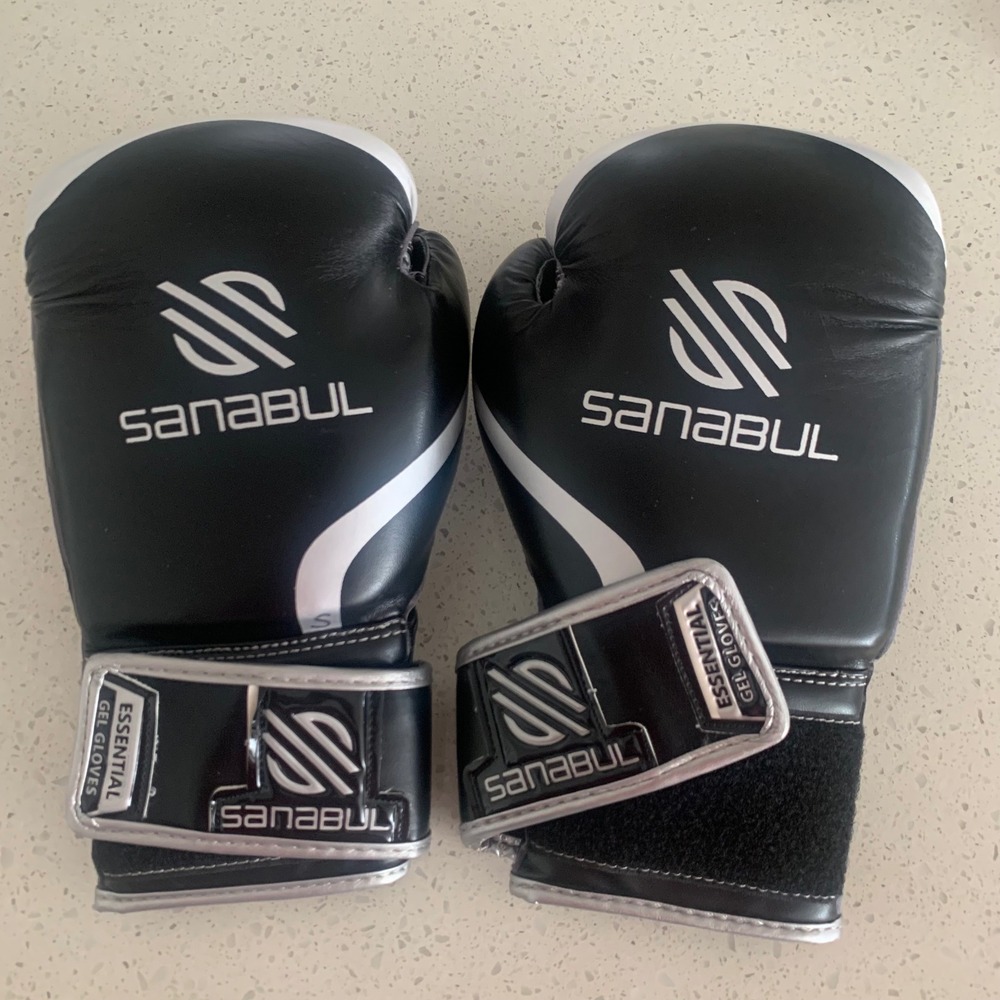 Sanabul Essential Gel Boxing Gloves 8oz‎ Black Silver Training Sparring MMA